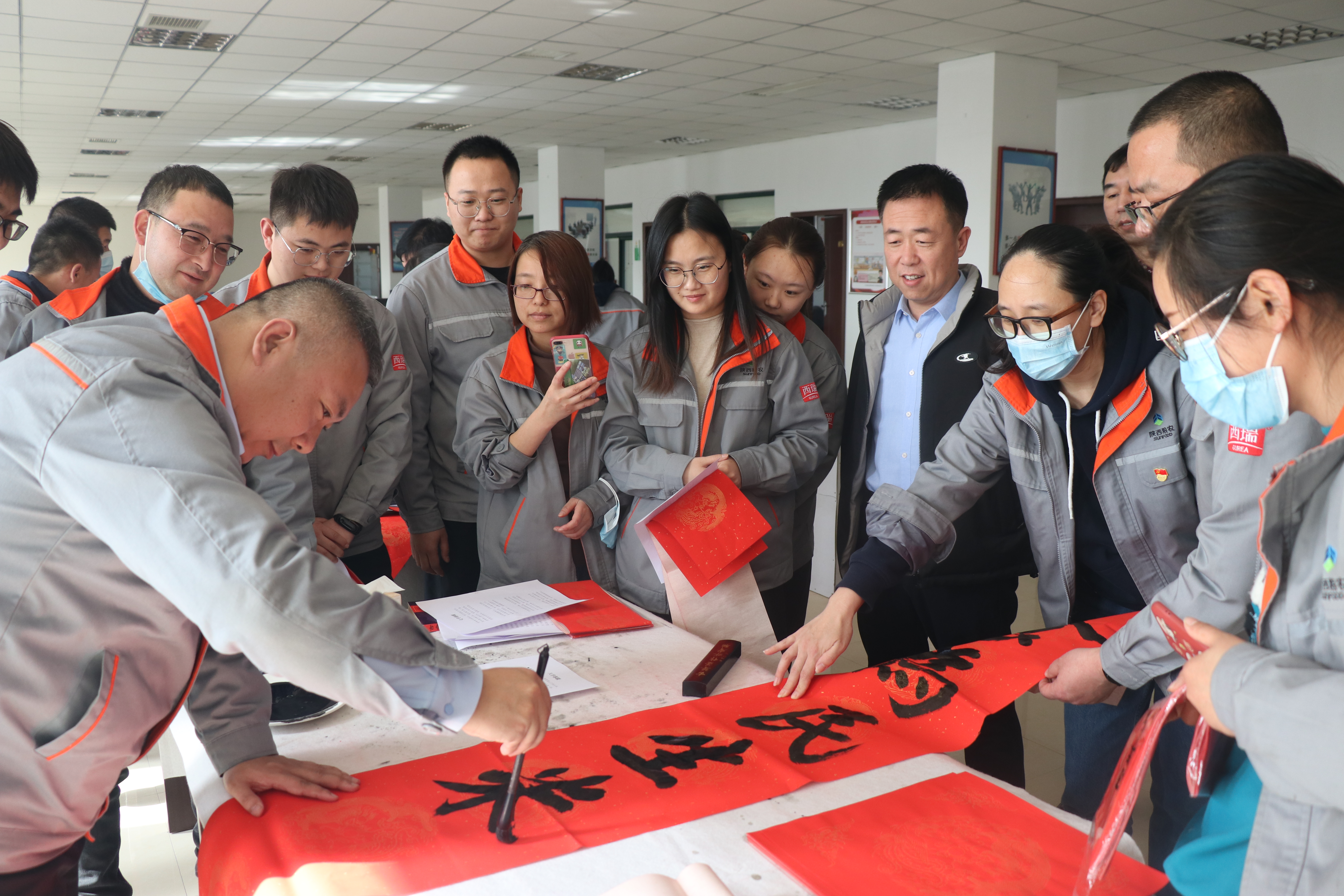 西瑞集團：開展“玉兔迎春送春聯”活動